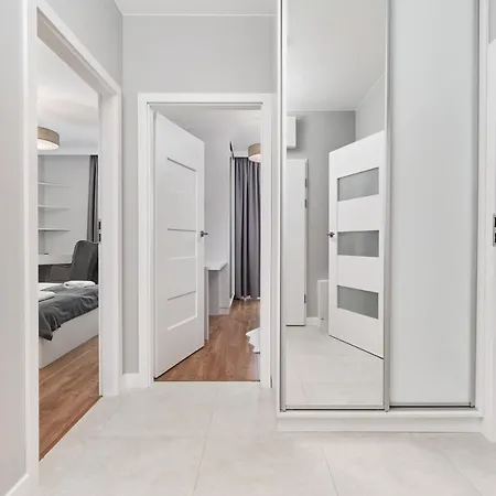 Futuria Maslicka With Free Garage By Renters *