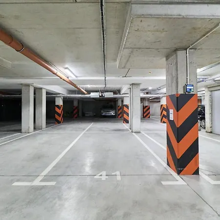 Futuria Maslicka With Free Garage By Renters Вроцлав