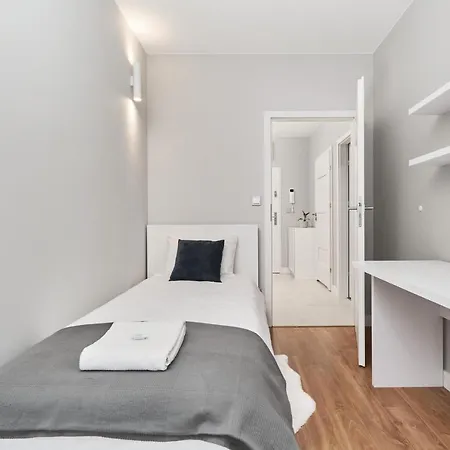 Futuria Maslicka With Free Garage By Renters Wrocław