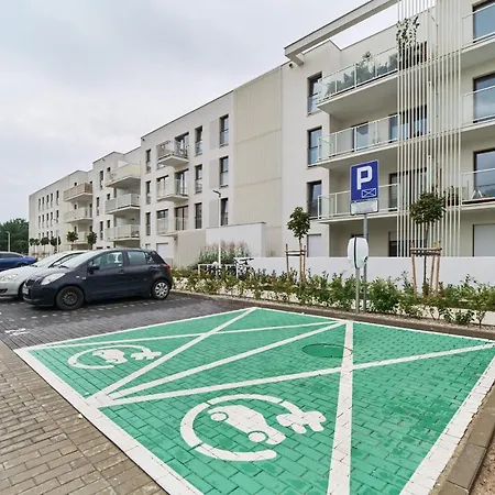 Futuria Maslicka With Free Garage By Renters Apartament Wrocław