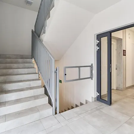 Futuria Maslicka With Free Garage By Renters Apartament *