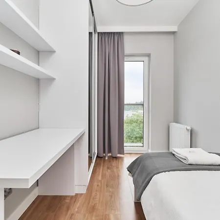 Futuria Maslicka With Free Garage By Renters Wrocław