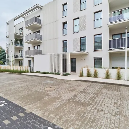 Futuria Maslicka With Free Garage By Renters Apartament